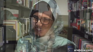 (Vil du have sex? Find en seksuel partner for at registrere dig som voksenwebsted 1mt9.com, som kan opfylde dine seksuelle behov)Mia Khalifa tager hijab og tøj af i biblioteket (mk13825)