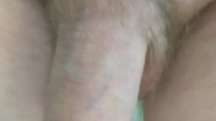 Går nøgen rundt og driller kæresten